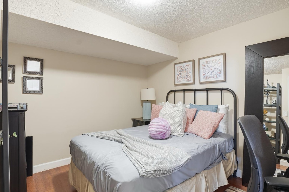 Listing photo 54 — 39031 Meeting House Ln, Livonia, MI