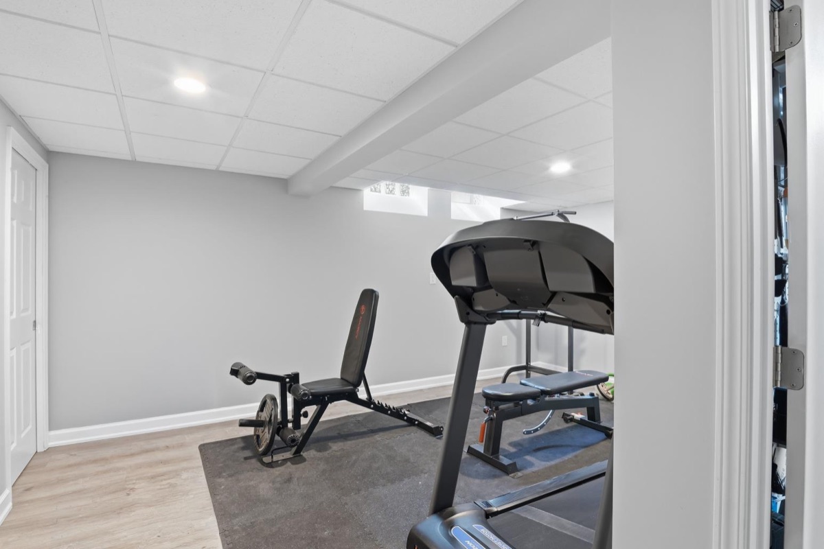 Listing photo 58 — 39031 Meeting House Ln, Livonia, MI