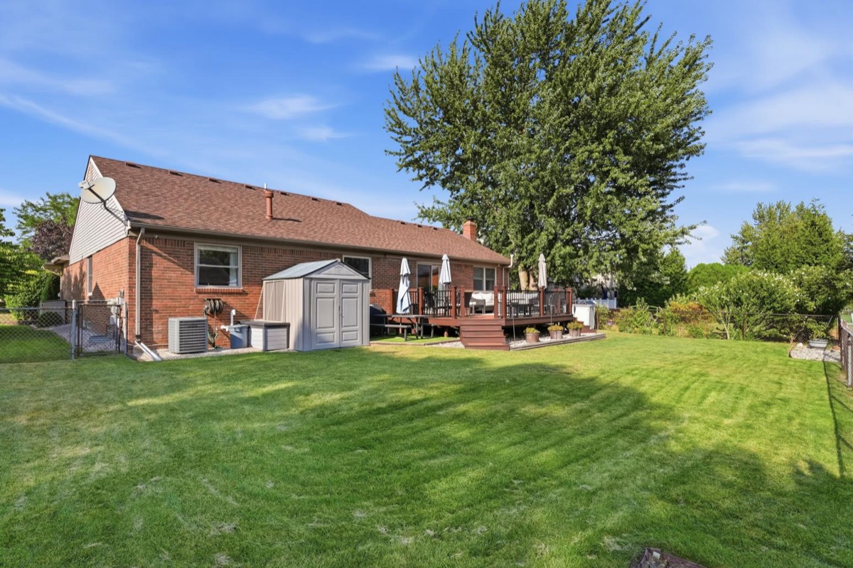 Listing photo 73 — 39031 Meeting House Ln, Livonia, MI