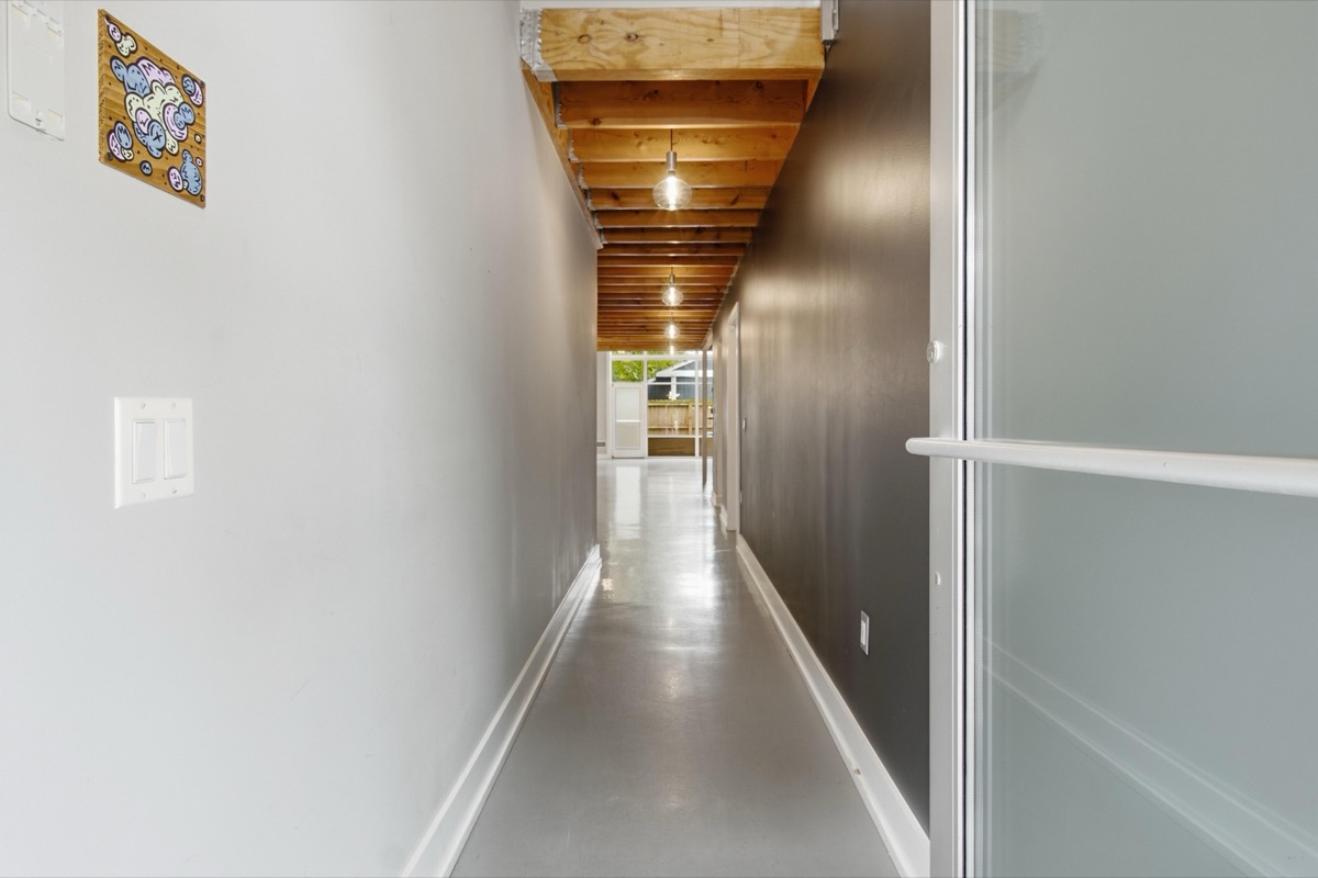 Listing photo 2 — 440 E Parent Ave, Royal Oak, MI