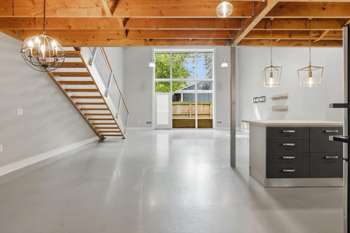 Listing photo 3 — 440 E Parent Ave, Royal Oak, MI