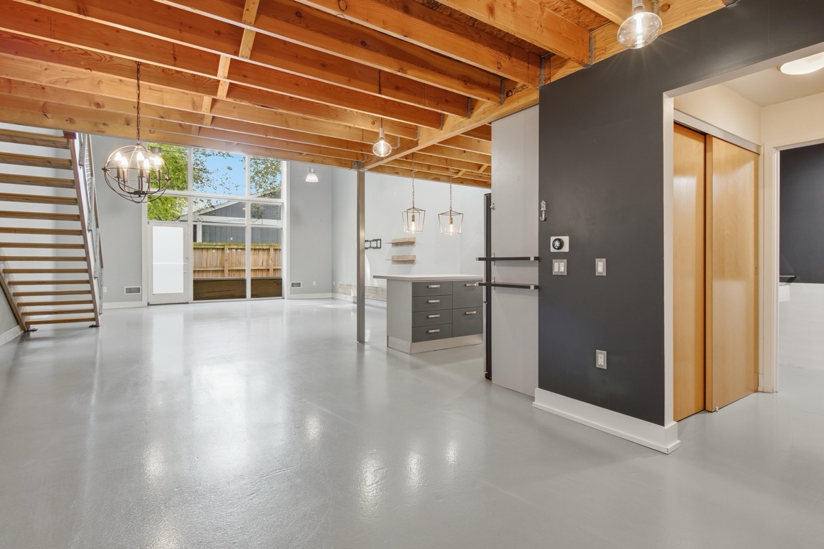 Listing photo 4 — 440 E Parent Ave, Royal Oak, MI