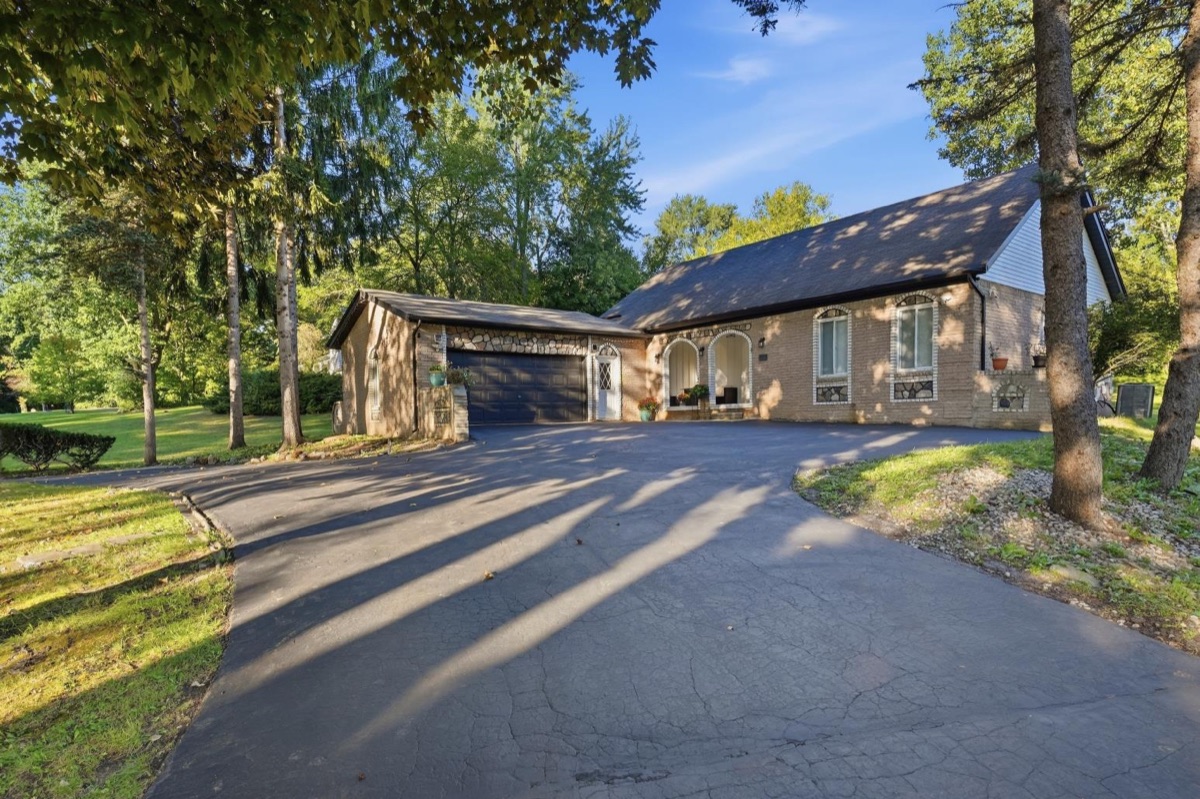 Listing photo 3 — 5355 W Doherty Dr, West Bloomfield Township, MI
