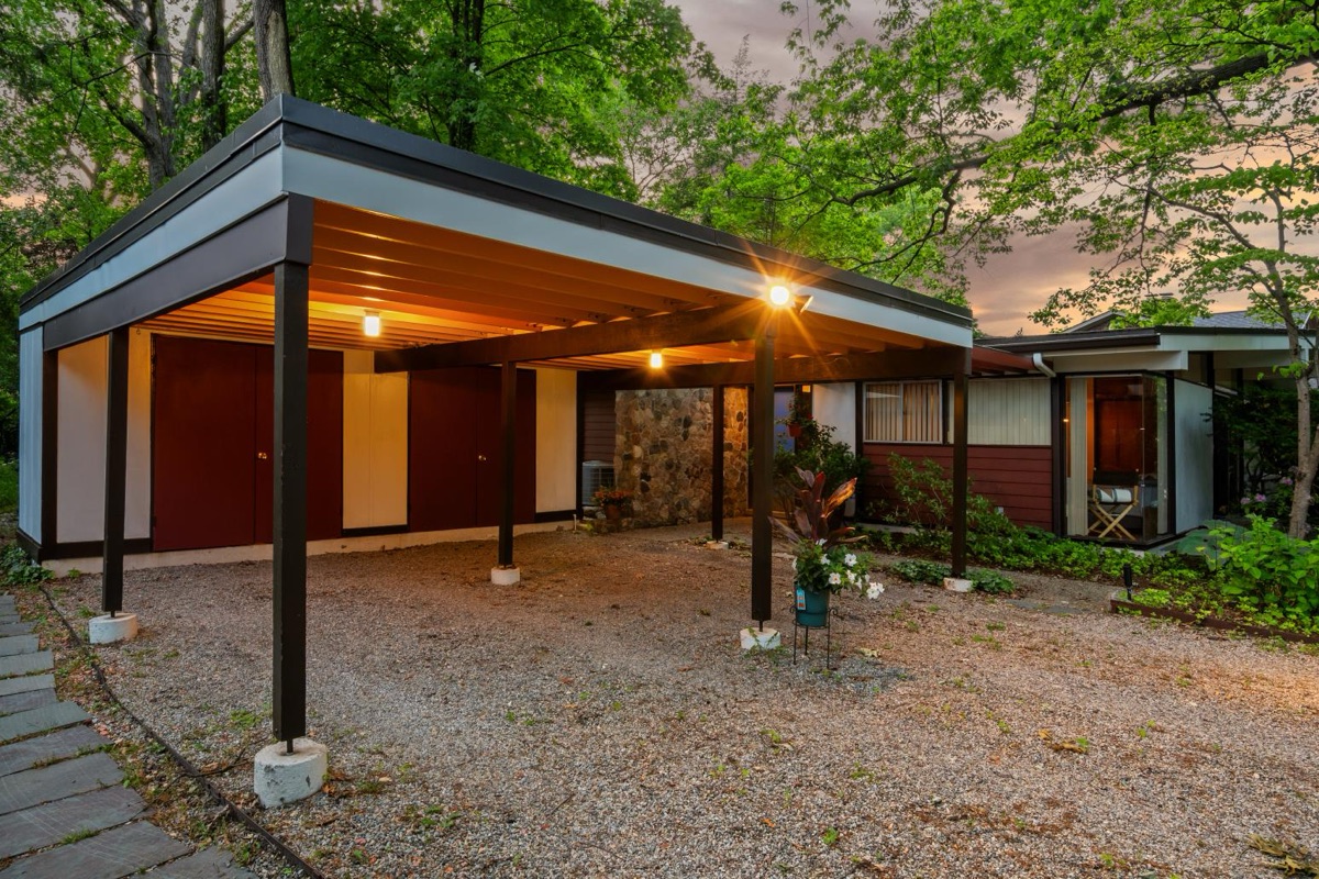 Listing photo 11 — 5959 Rosetta St, Dearborn Heights, MI