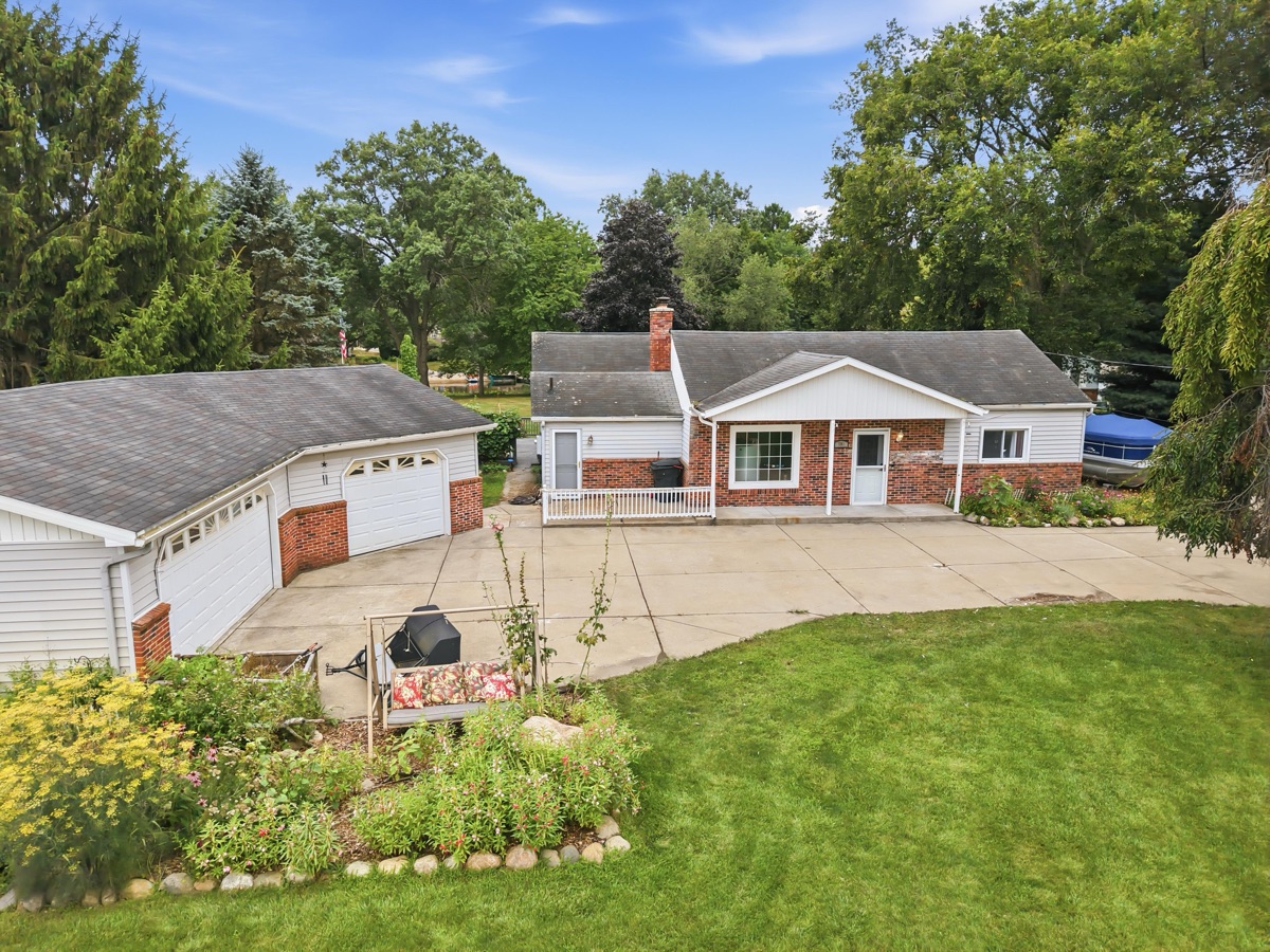 Aerial photo 3 — 701 Artdale Dr, White Lake, MI