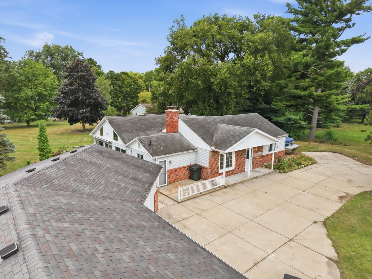 Aerial photo 4 — 701 Artdale Dr, White Lake, MI