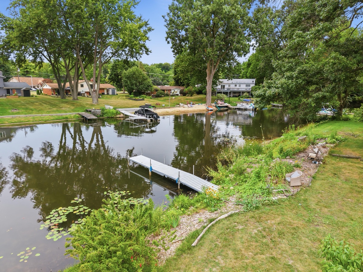 Aerial photo 8 — 701 Artdale Dr, White Lake, MI