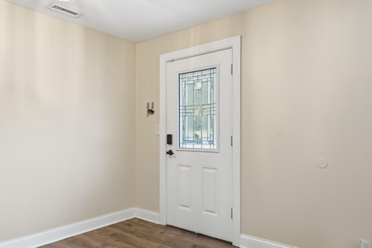Listing photo 7 — 701 Artdale Dr, White Lake, MI