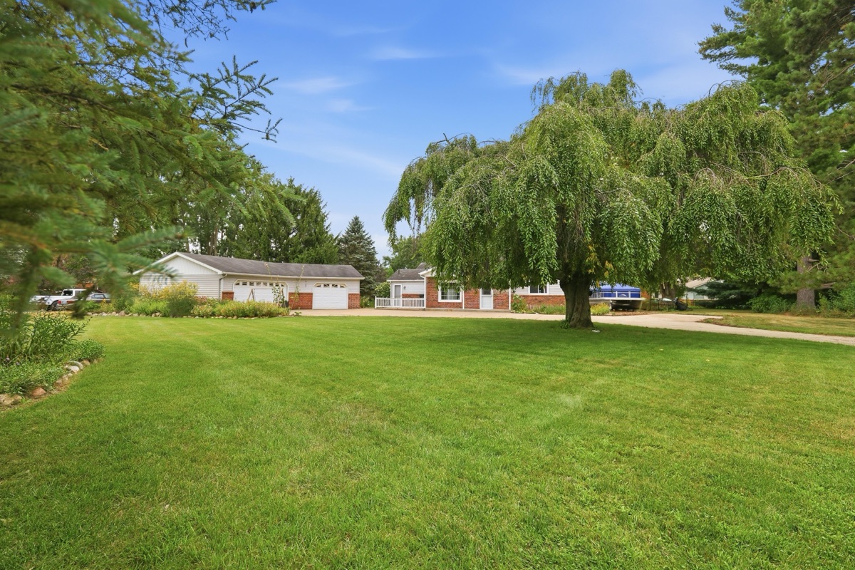 Listing photo 101 — 701 Artdale Dr, White Lake, MI