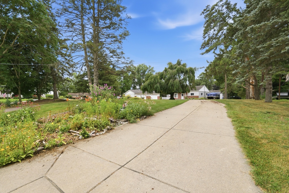 Listing photo 102 — 701 Artdale Dr, White Lake, MI