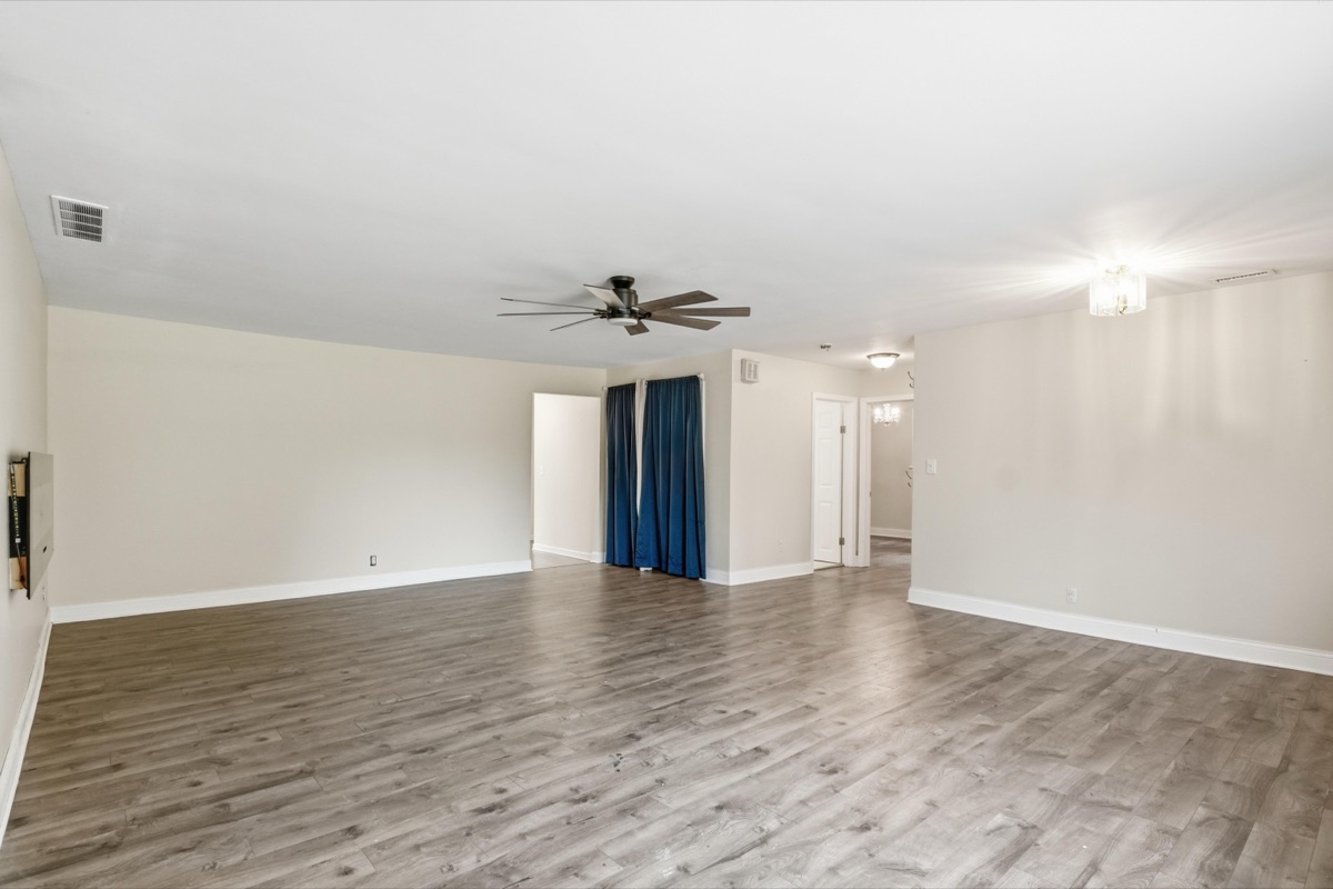 Listing photo 12 — 701 Artdale Dr, White Lake, MI