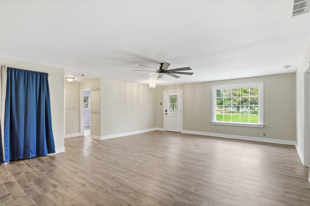 Listing photo 13 — 701 Artdale Dr, White Lake, MI