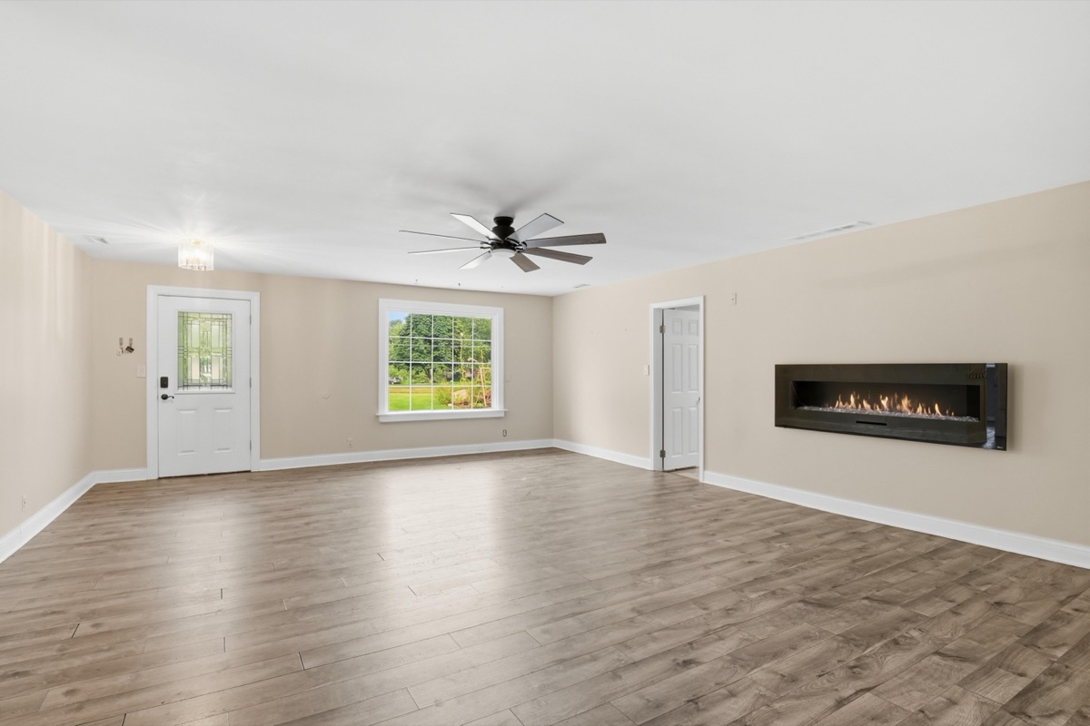 Listing photo 14 — 701 Artdale Dr, White Lake, MI
