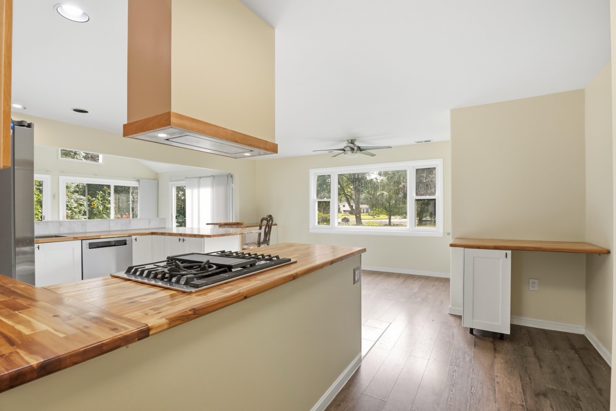 Listing photo 17 — 701 Artdale Dr, White Lake, MI