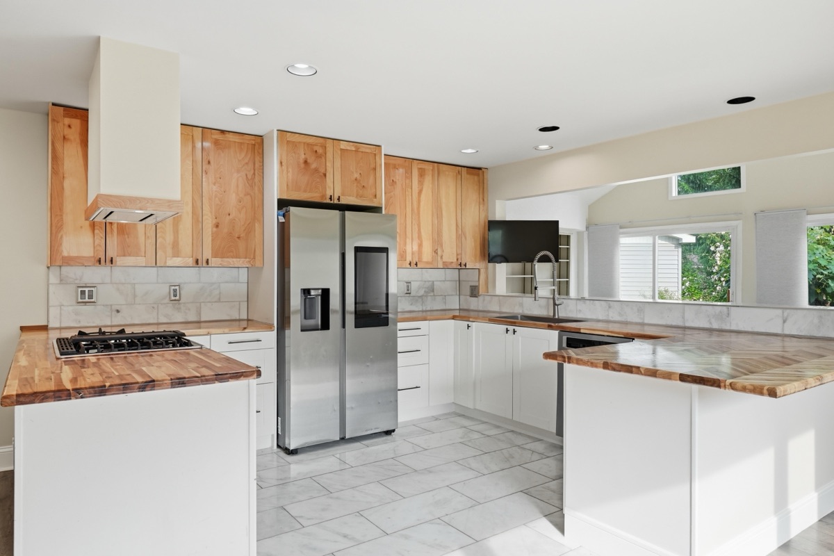 Listing photo 19 — 701 Artdale Dr, White Lake, MI