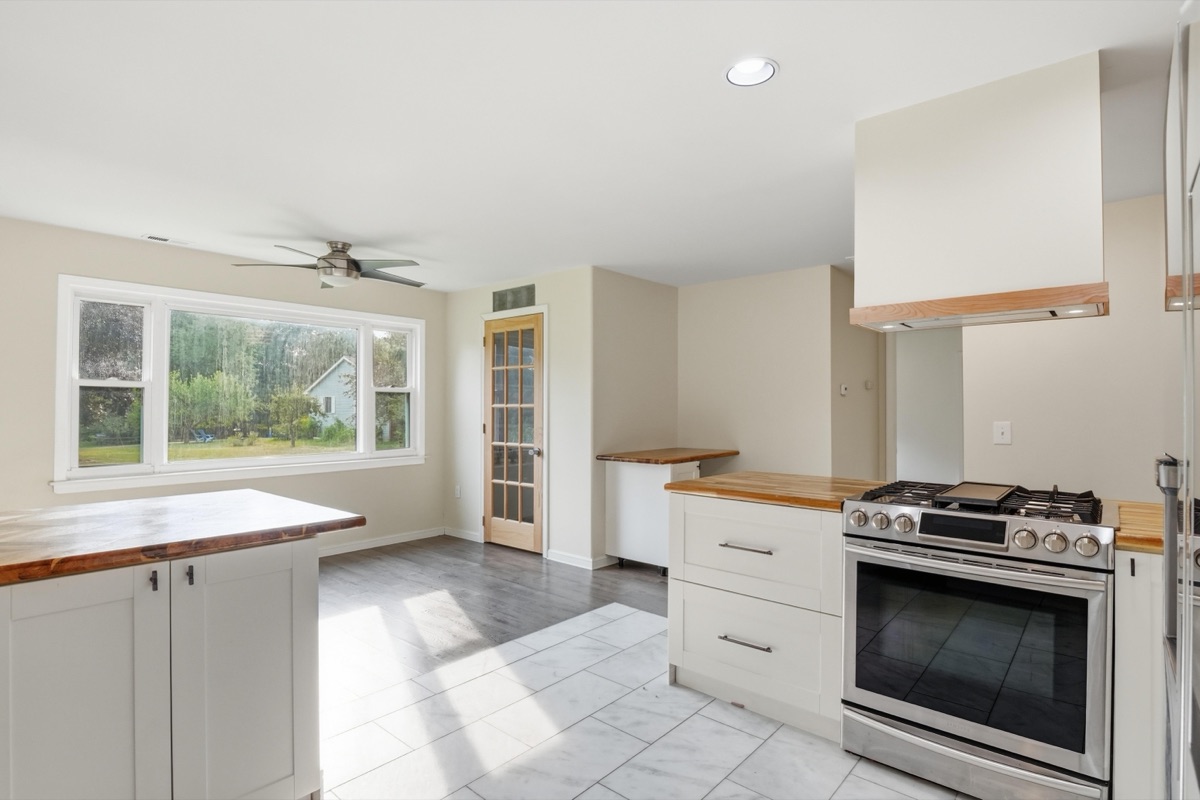 Listing photo 25 — 701 Artdale Dr, White Lake, MI