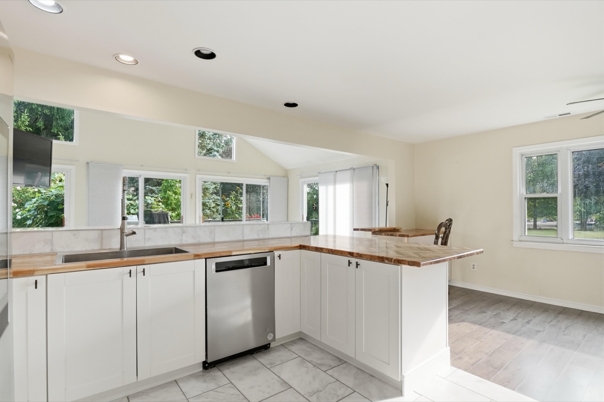 Listing photo 26 — 701 Artdale Dr, White Lake, MI
