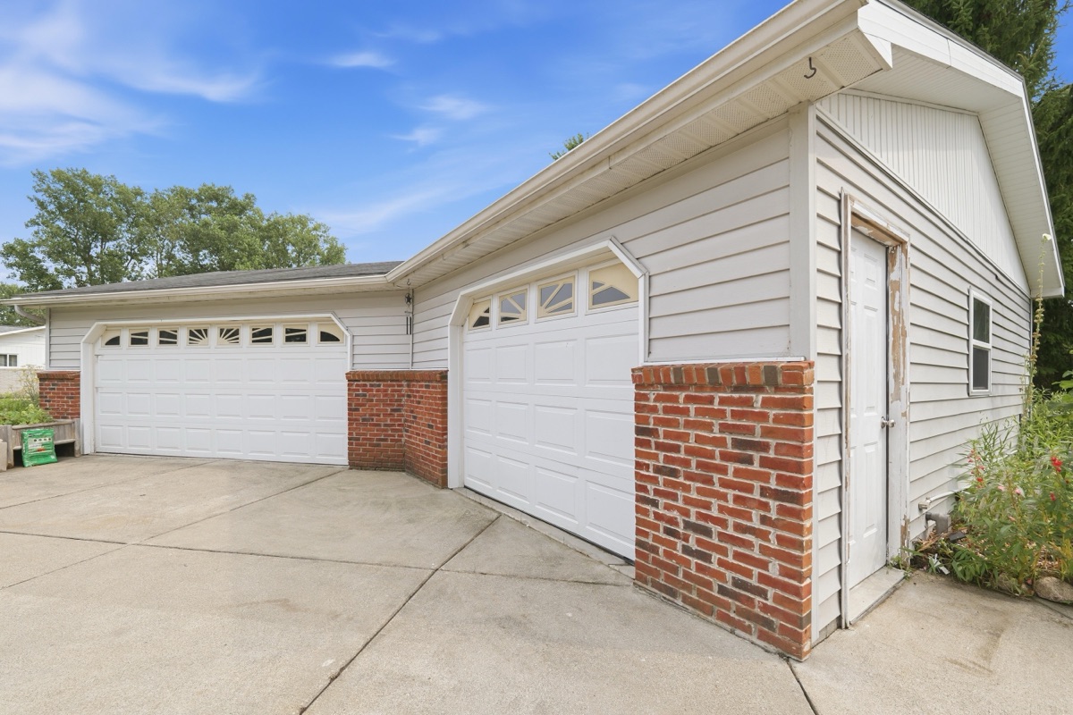 Listing photo 56 — 701 Artdale Dr, White Lake, MI