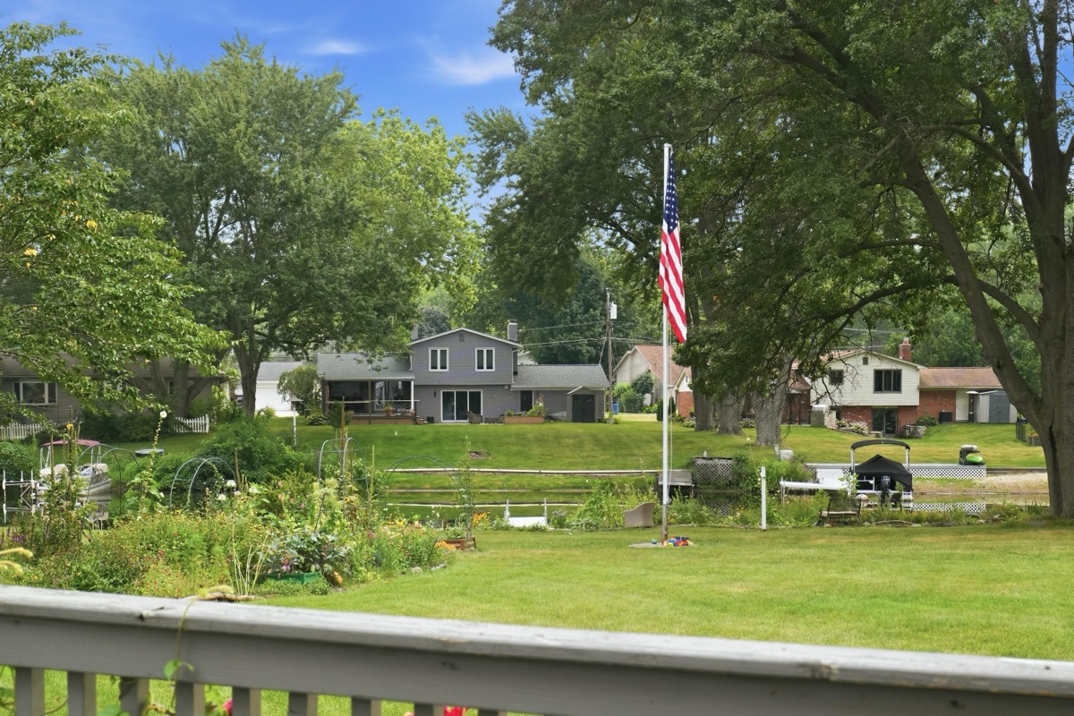 Listing photo 63 — 701 Artdale Dr, White Lake, MI