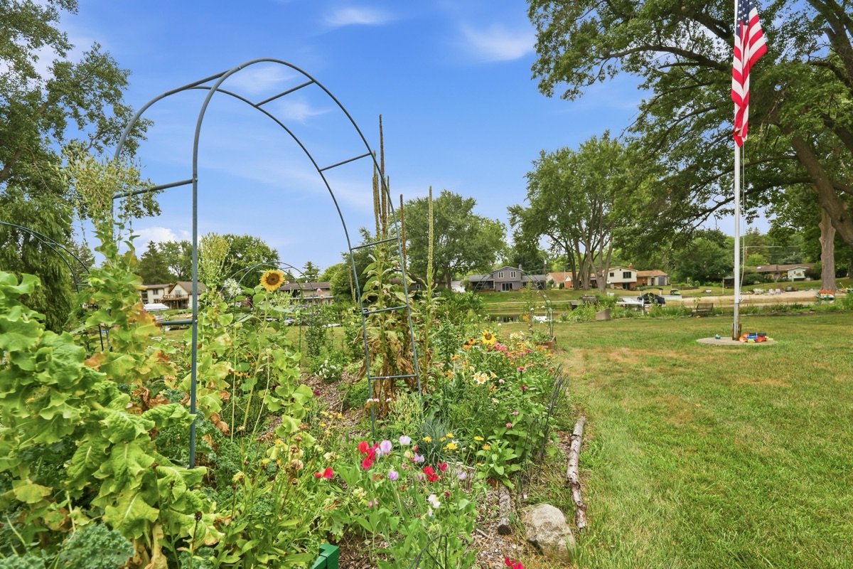 Listing photo 76 — 701 Artdale Dr, White Lake, MI