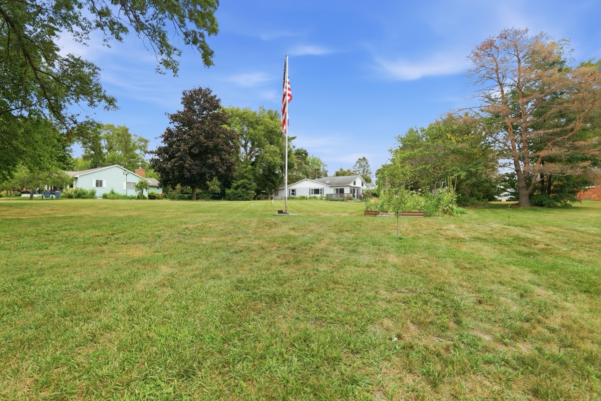 Listing photo 77 — 701 Artdale Dr, White Lake, MI