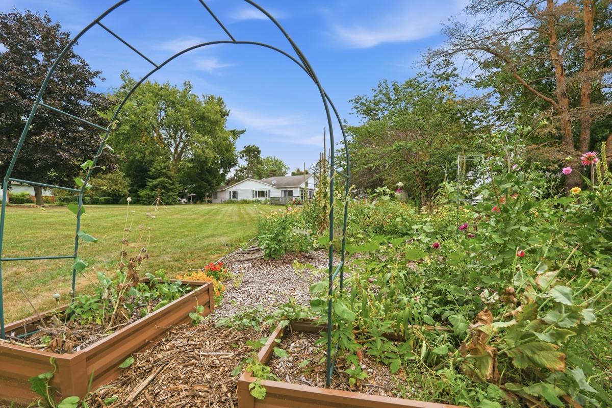 Listing photo 80 — 701 Artdale Dr, White Lake, MI