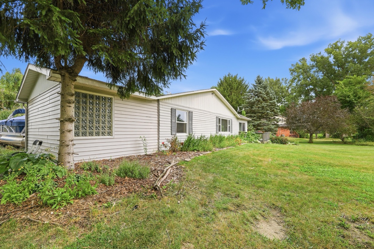 Listing photo 95 — 701 Artdale Dr, White Lake, MI