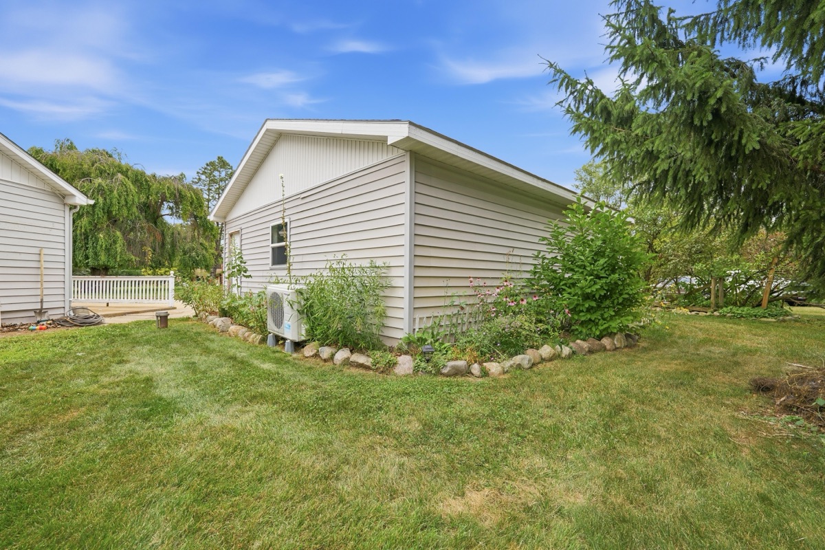 Listing photo 98 — 701 Artdale Dr, White Lake, MI