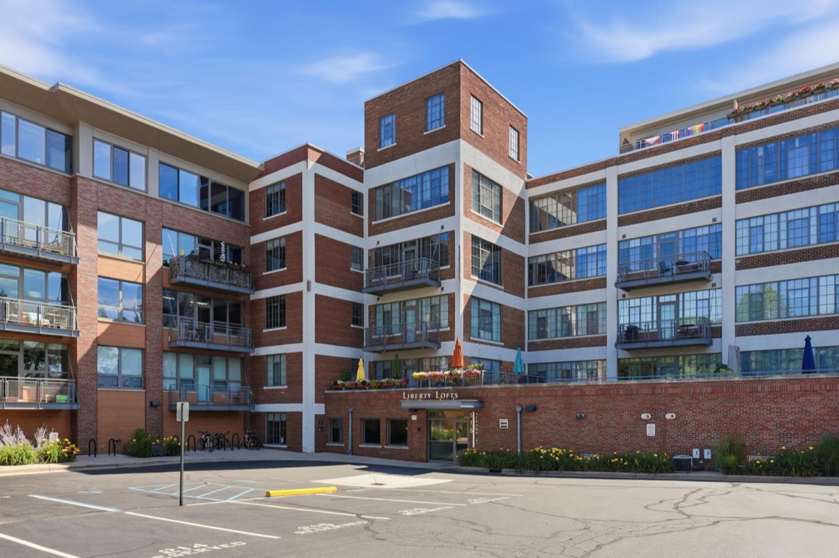 Listing photo 2 — Ann Arbor, MI