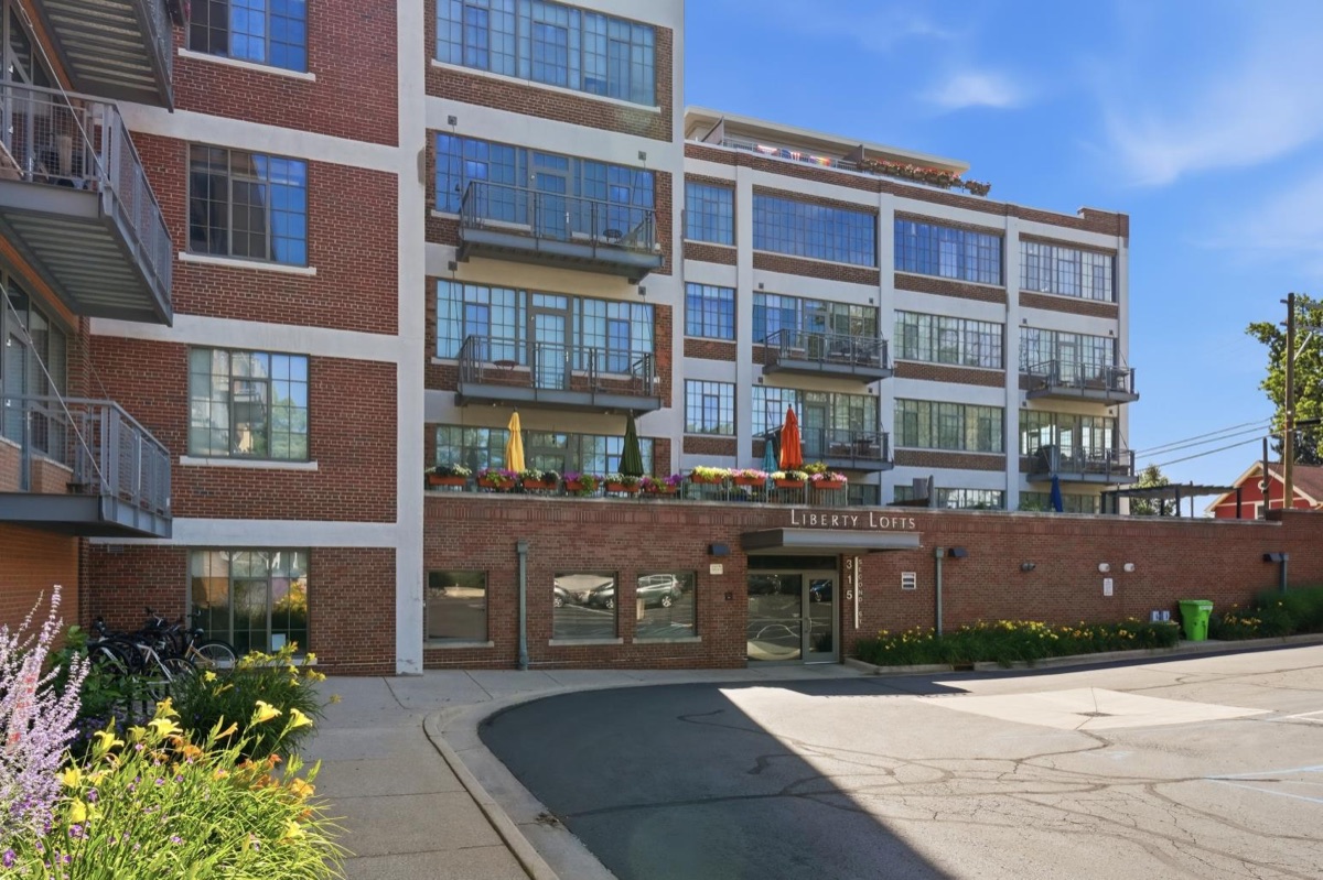 Listing photo 3 — Ann Arbor, MI