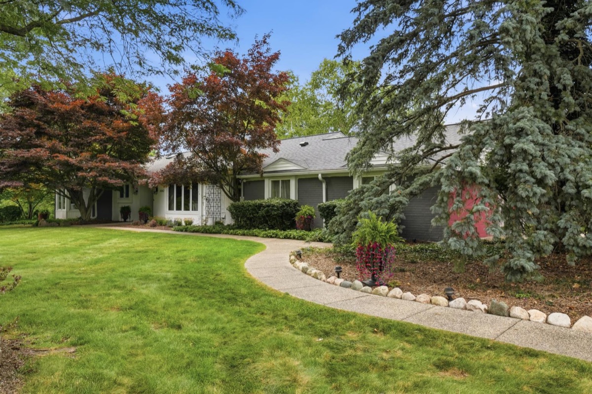 Listing photo 4 — Bloomfield Township, MI