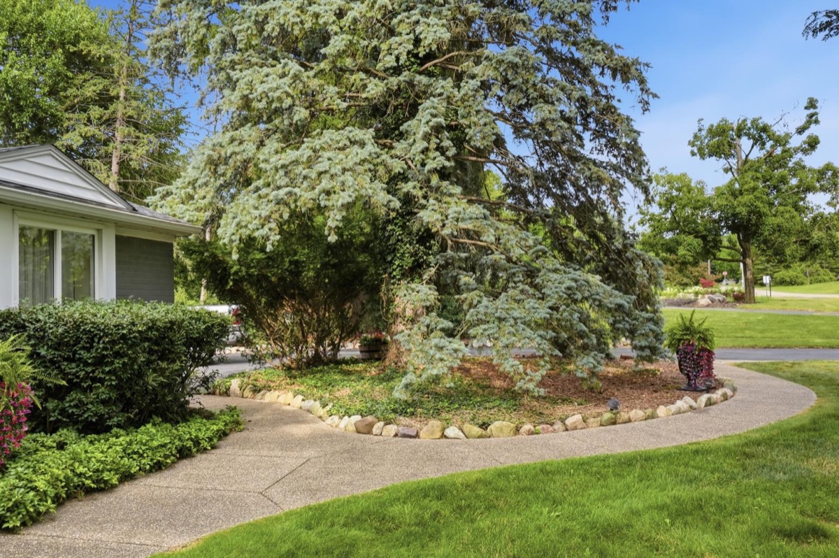 Listing photo 5 — Bloomfield Township, MI