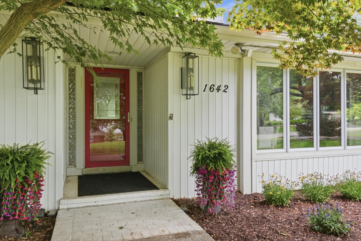 Listing photo 6 — Bloomfield Township, MI