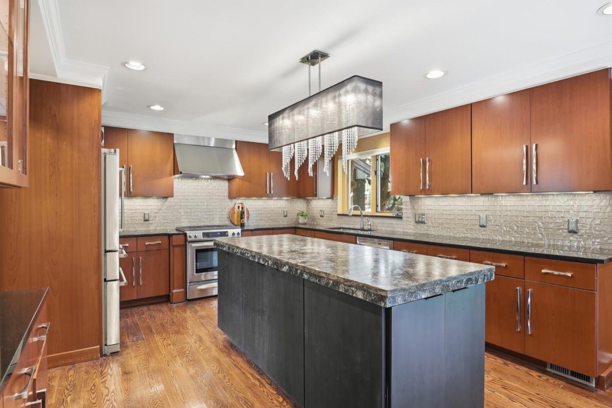 Listing photo 12 — Bloomfield Township, MI