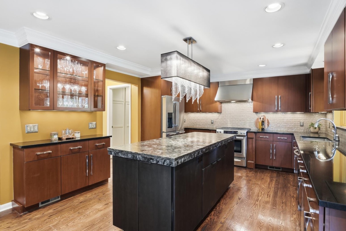 Listing photo 13 — Bloomfield Township, MI