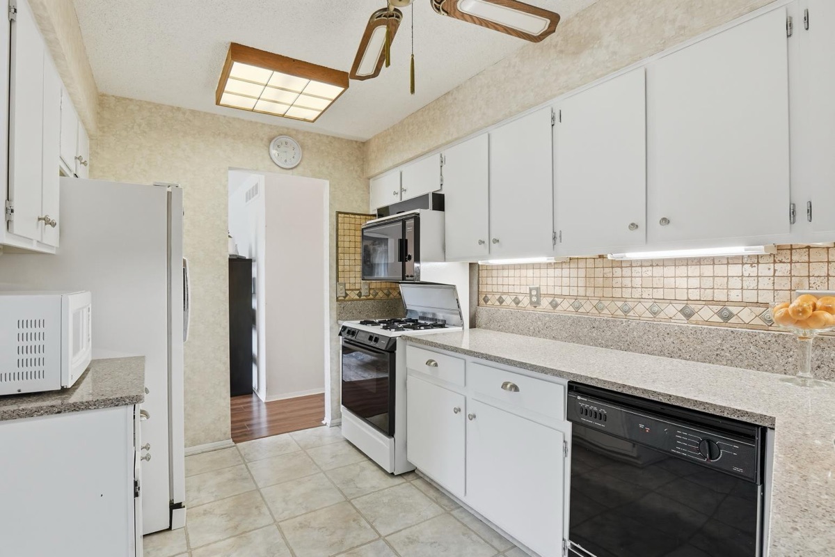 Listing photo 12 — Canton Township, MI