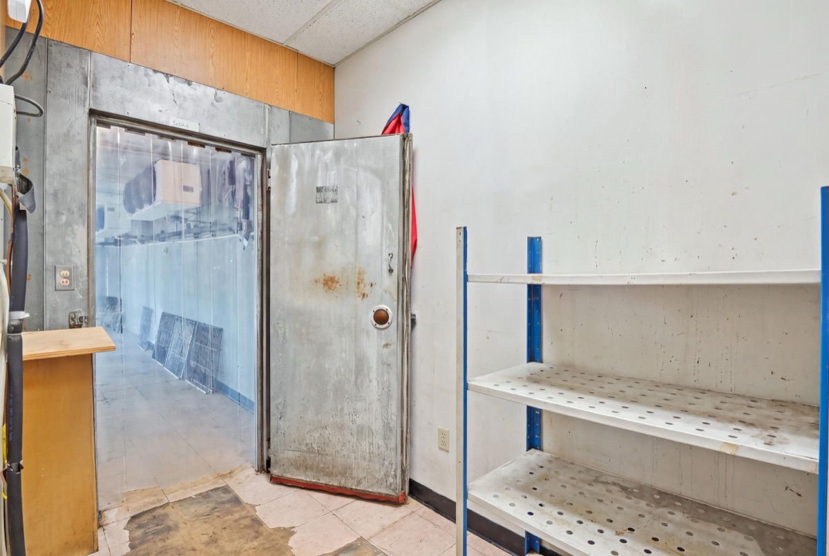 Listing photo 8 — Commerce Township, MI