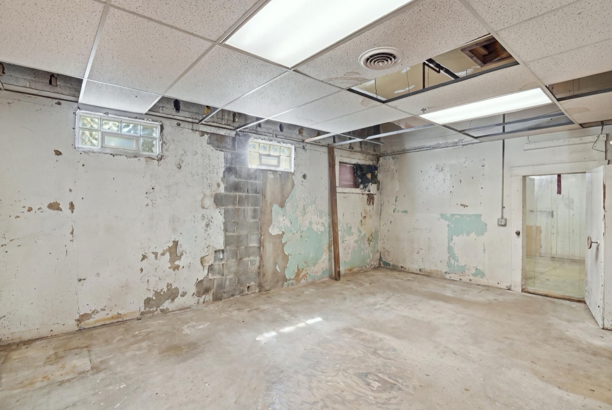 Listing photo 10 — Commerce Township, MI