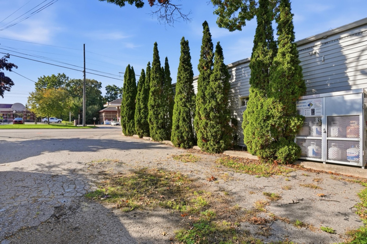 Listing photo 12 — Commerce Township, MI