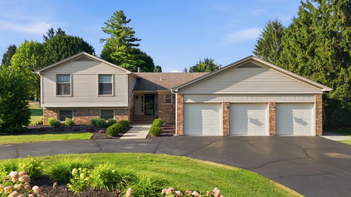 Listing photo 2 — Commerce Township, MI