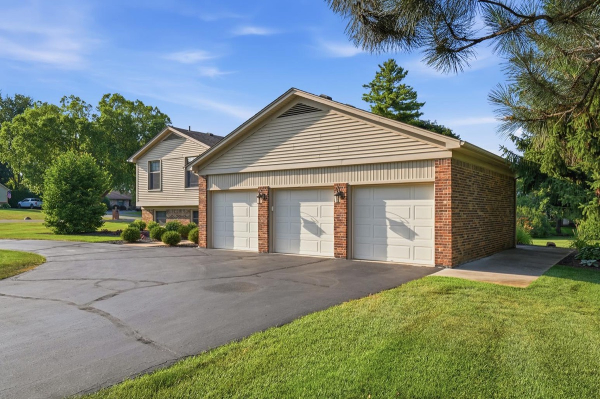Listing photo 4 — Commerce Township, MI