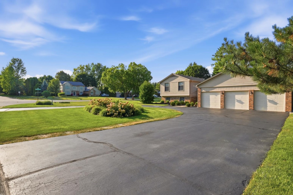 Listing photo 5 — Commerce Township, MI
