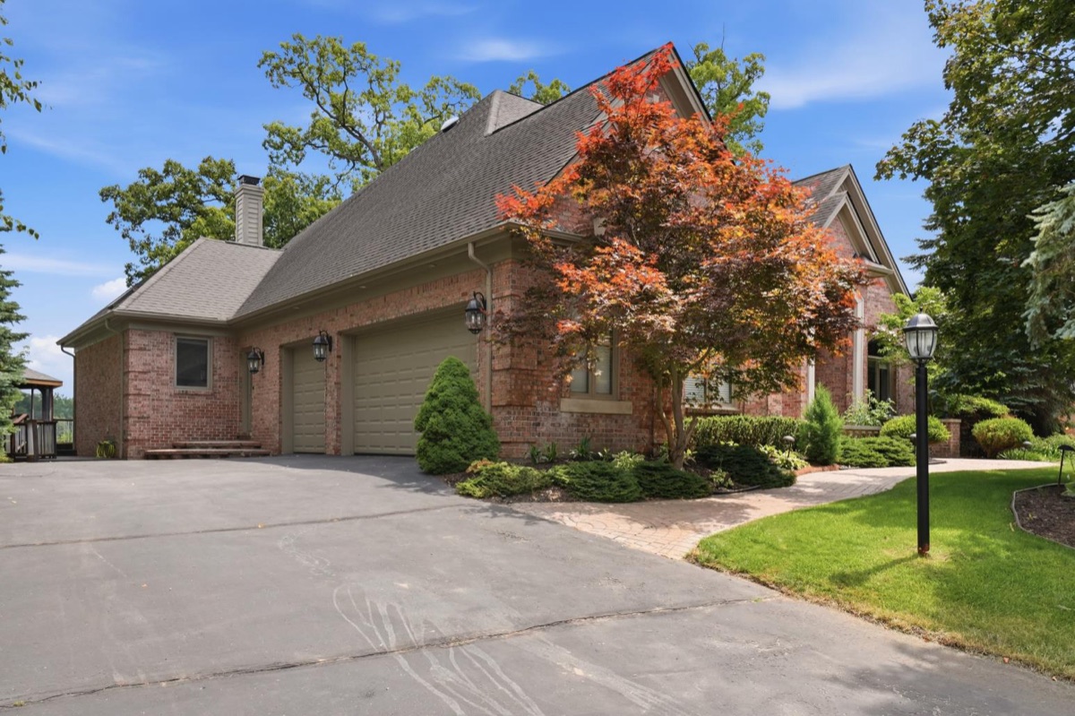 Listing photo 4 — Commerce Township, MI