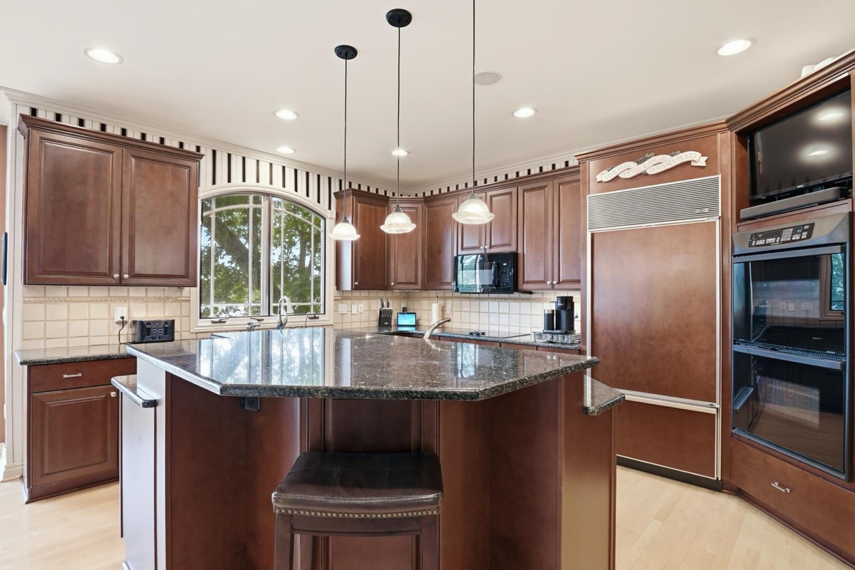 Listing photo 19 — Commerce Township, MI