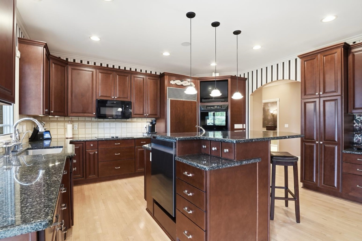 Listing photo 20 — Commerce Township, MI