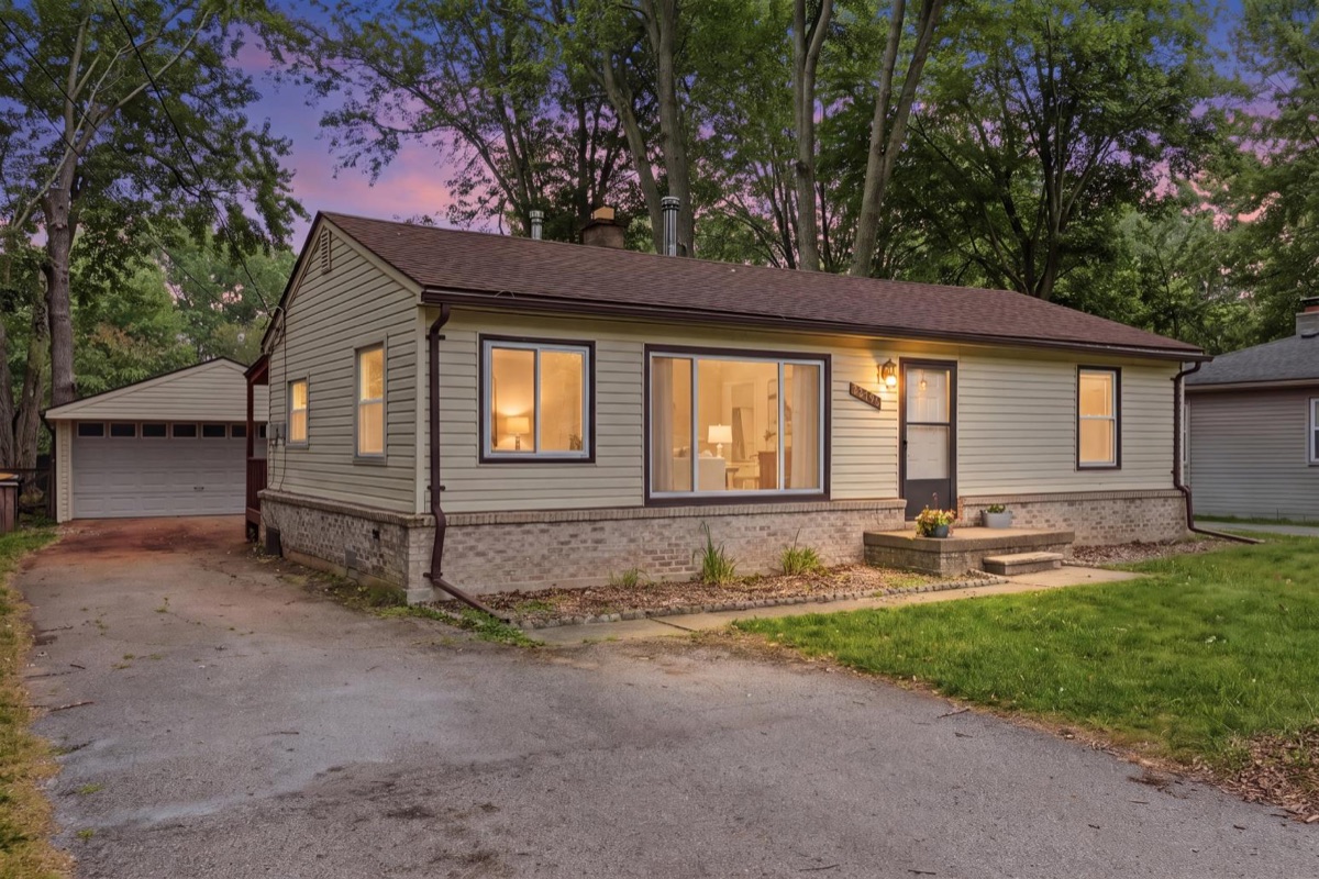 Listing photo 1 — Farmington Hills, MI