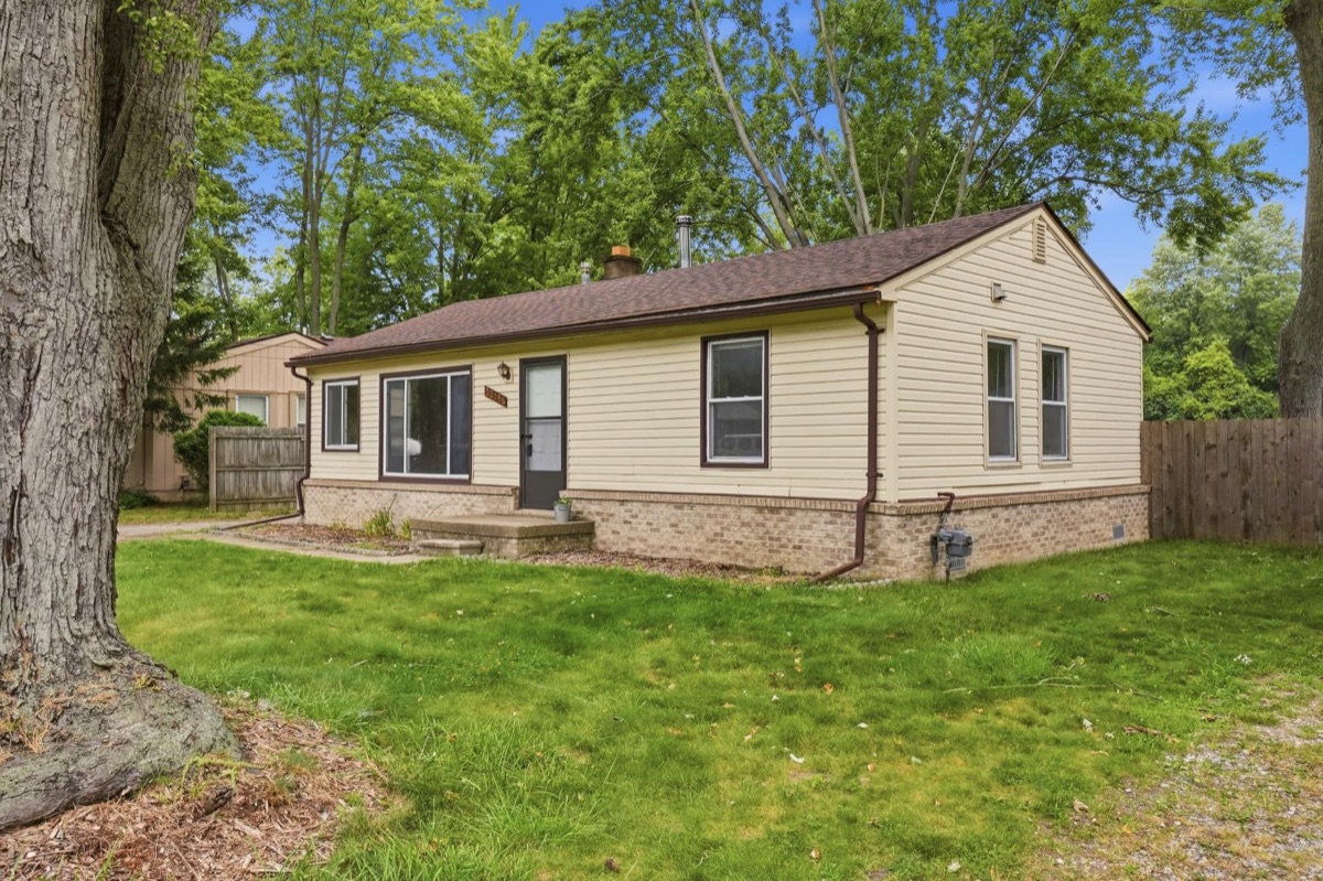 Listing photo 4 — Farmington Hills, MI