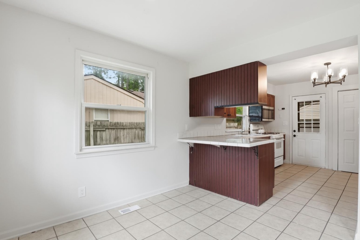 Listing photo 13 — Farmington Hills, MI