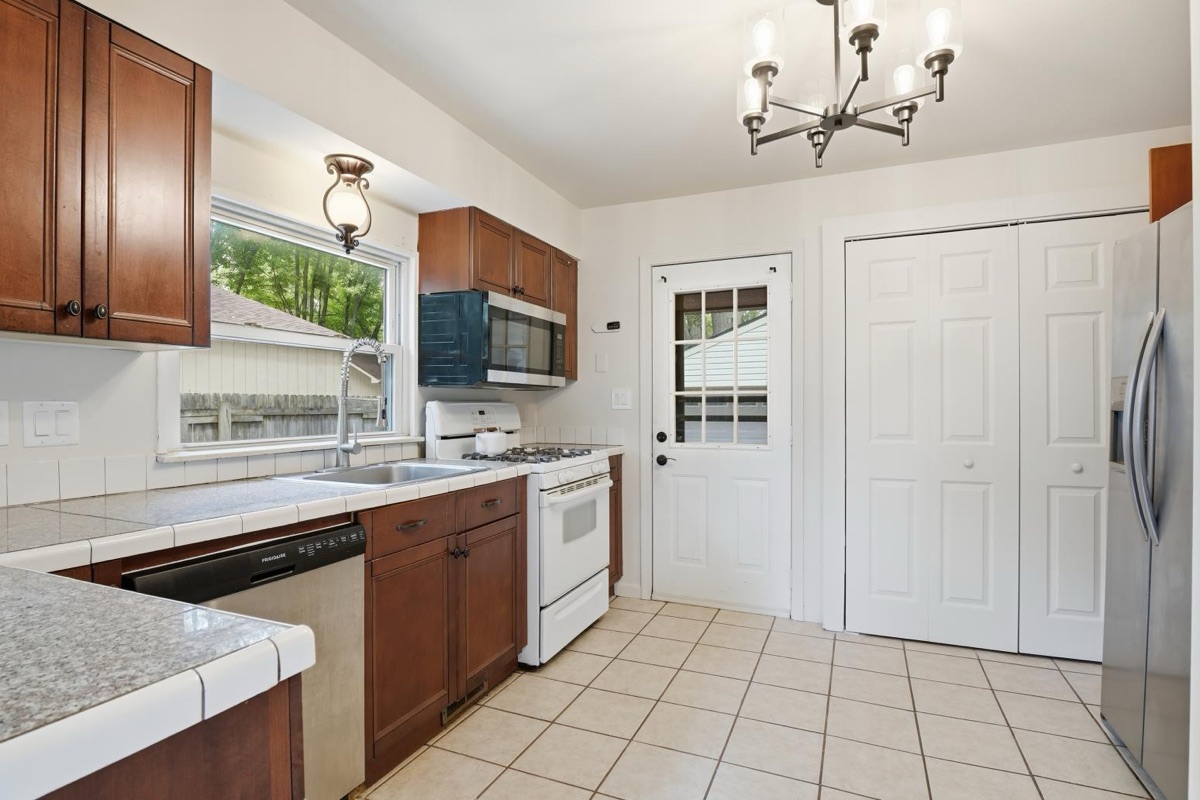 Listing photo 15 — Farmington Hills, MI