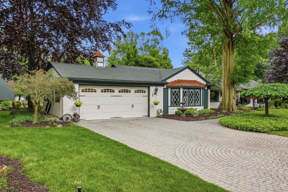 Listing photo 3 — Franklin, MI